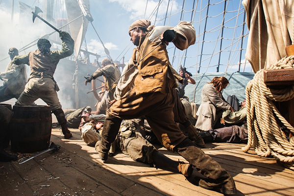 Кадр с пиратами в бою на палубе корабля