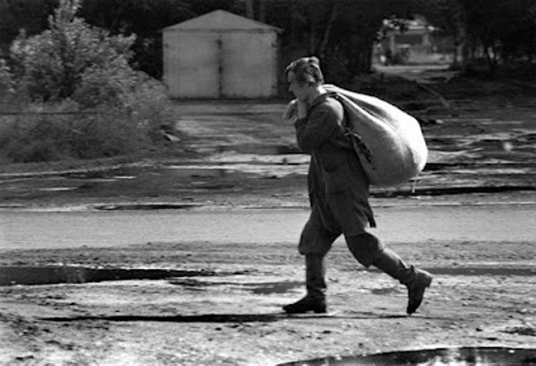 Иллюстрация ограбления пассажирского поезда в 1925 году на участке Серпухов &mdash; Ока