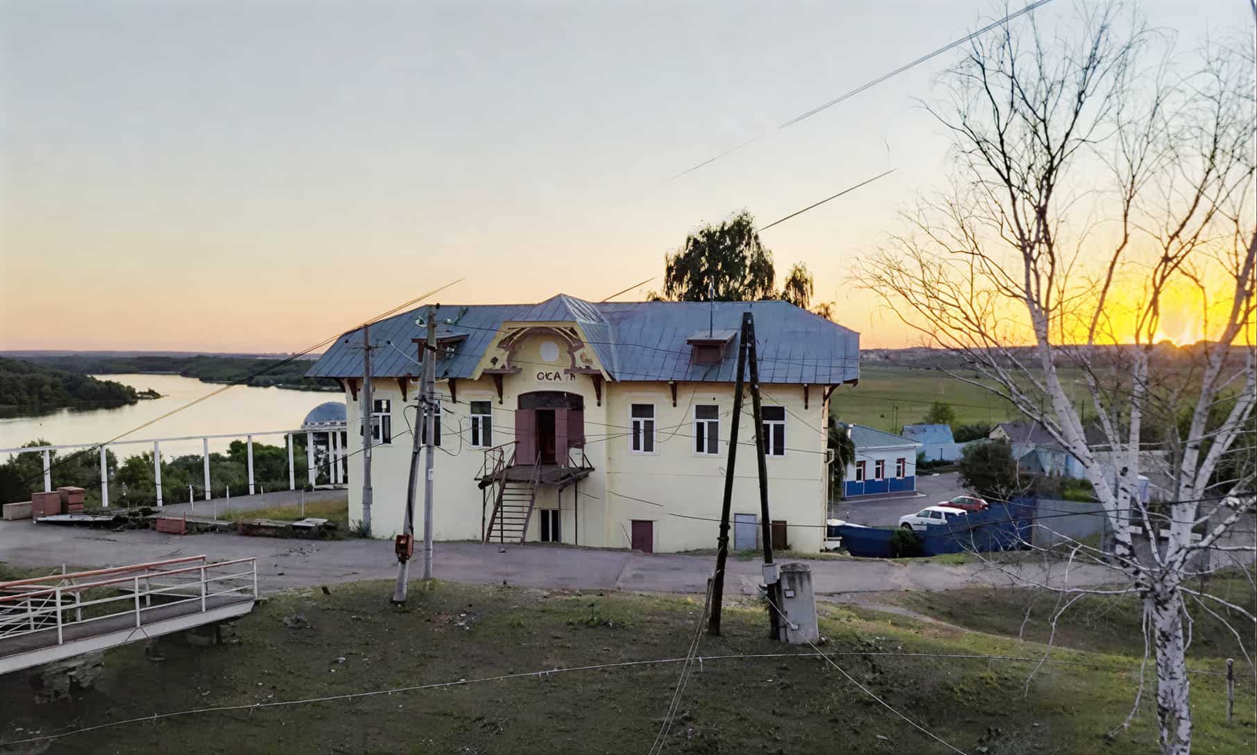 Старое здание железнодорожной станции Ока до катастрофы 1980 года