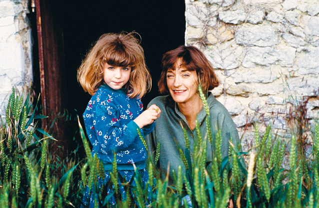 Лулу де ла Фалез с дочерью в семейном портрете