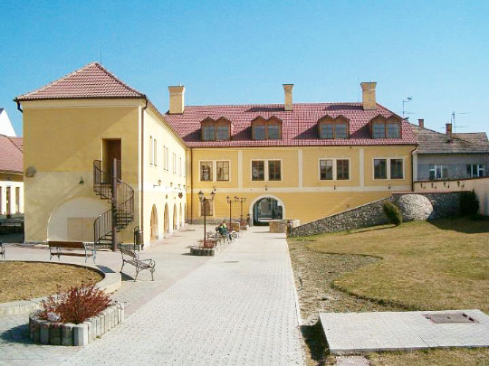 Фотография дома в Врбове (Vrbov&eacute;), где родился Мориц Беневский