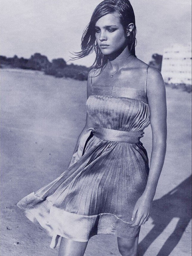 Наталья Водянова в ночной сцене Оливара