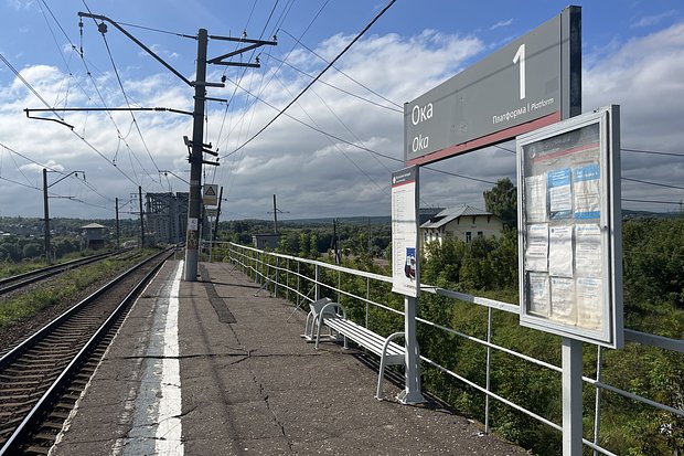 Современная платформа станции Ока &mdash; вид на сохранившиеся следы старой платформы