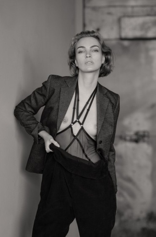 Минималистичный женский портрет с акцентом на индивидуальность от Daniel Ferrari