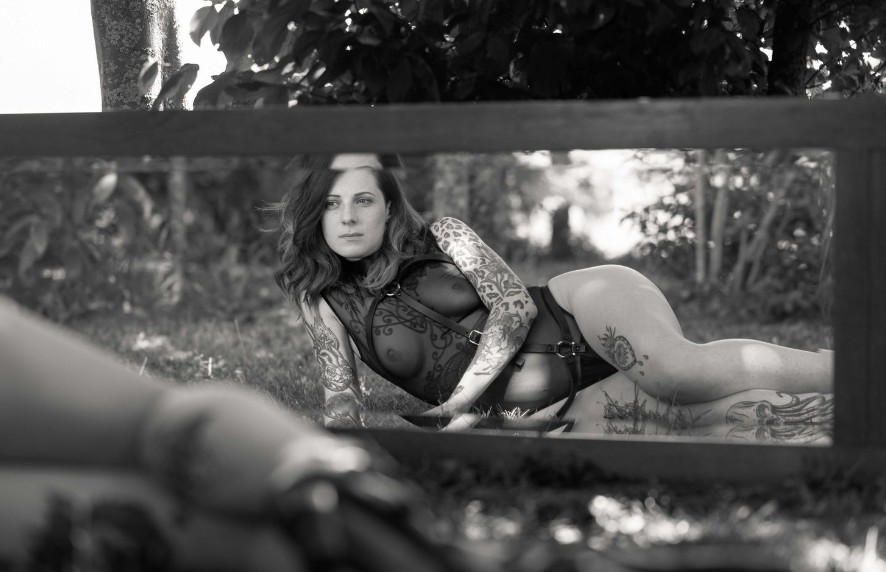 Горизонтальный портрет раскрывающий характер и эмоции модели Daniel Ferrari