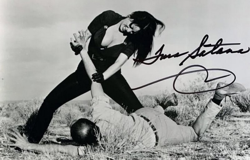 Тура Сатана легенда exploitation-кино и воплощение женской силы