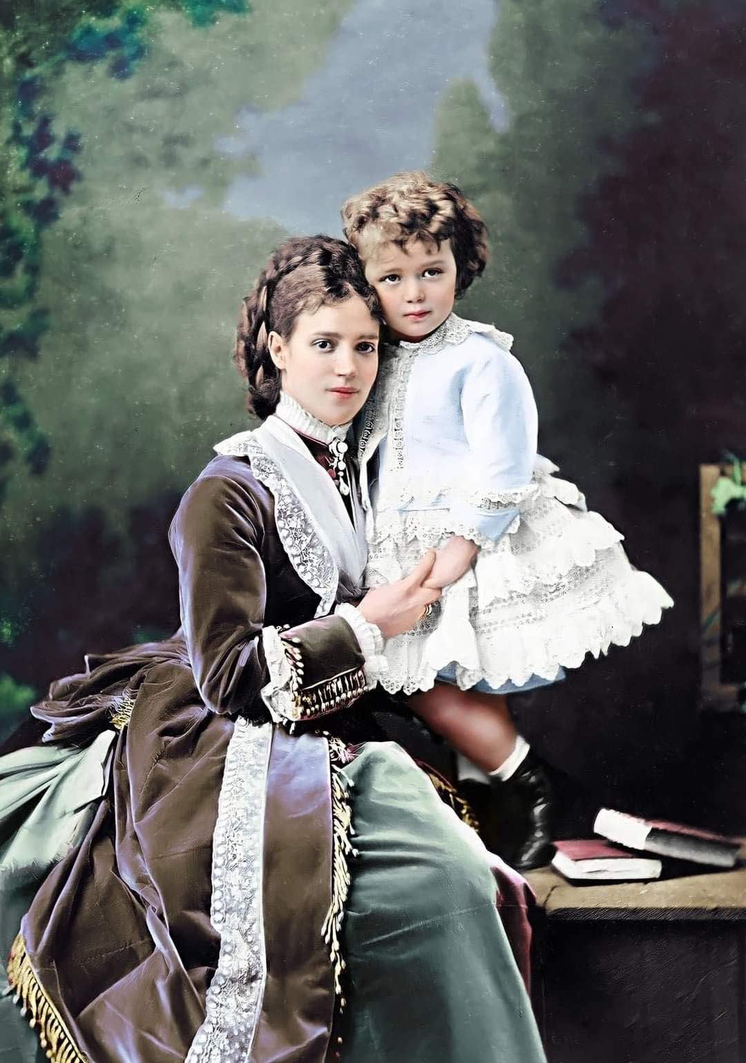 Портрет будущего императора Николая II (Nicholas II) в детстве в белом платье