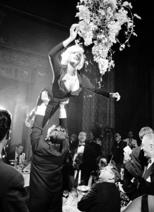 Голливудская дива Джейн Мэнсфилд запечатлённая Robert Lebeck