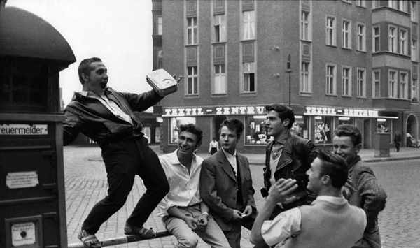 Фанаты Элвиса Пресли в Восточном Берлине 1960 Robert Lebeck