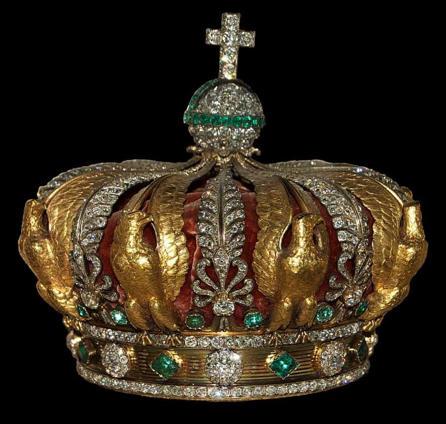 Поврежденная корона супруги Наполеона III, брошенная грабителями после налета на Лувр 2025 года