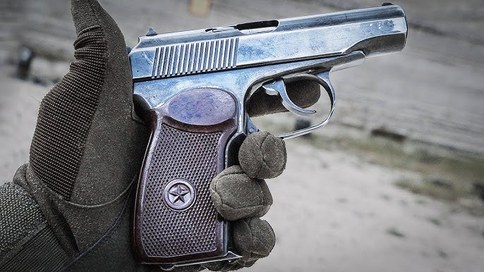 Пистолет Макарова ПМ — табельное оружие, похищенное Геращенко у убитого милиционера