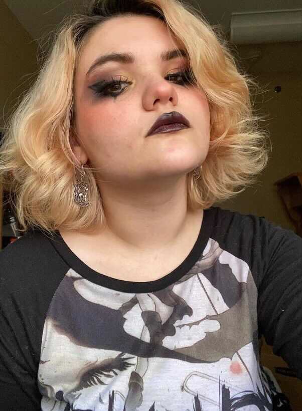 Хелен Хастингс молодая студентка портрет жертва выстрела косплей