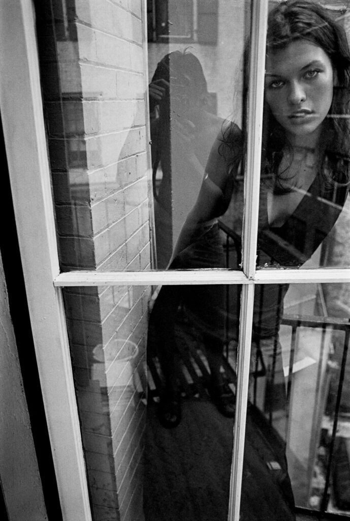 Милла Йовович в интимном кадре Сорренти