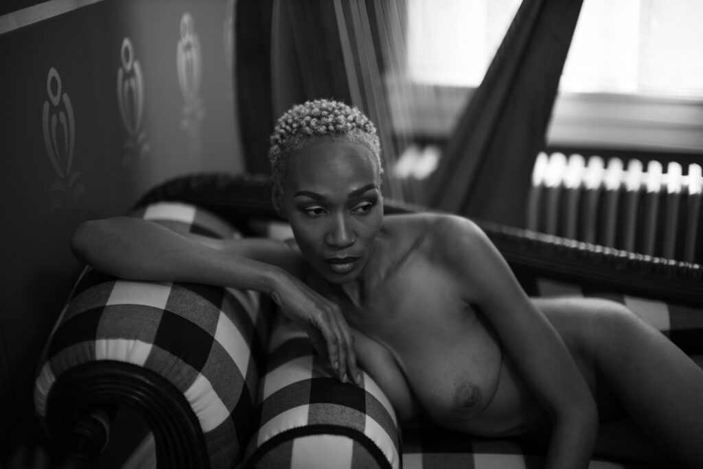 Световые акценты на женском силуэте от Archangel Images