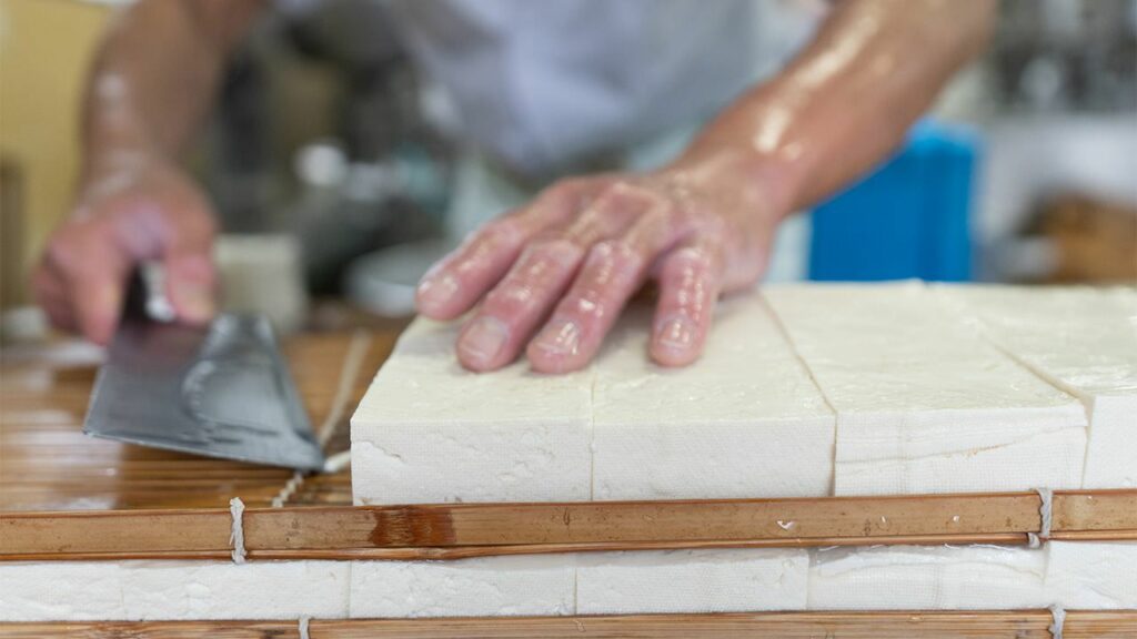 Тофу — основа первых коммерческих веганских сыров