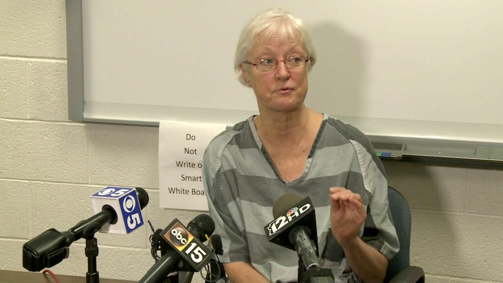 Marilyn Hartman в зале суда после одного из задержаний 2014 год