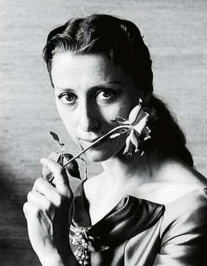 Майя Плисецкая в одном из легендарных балетных образов