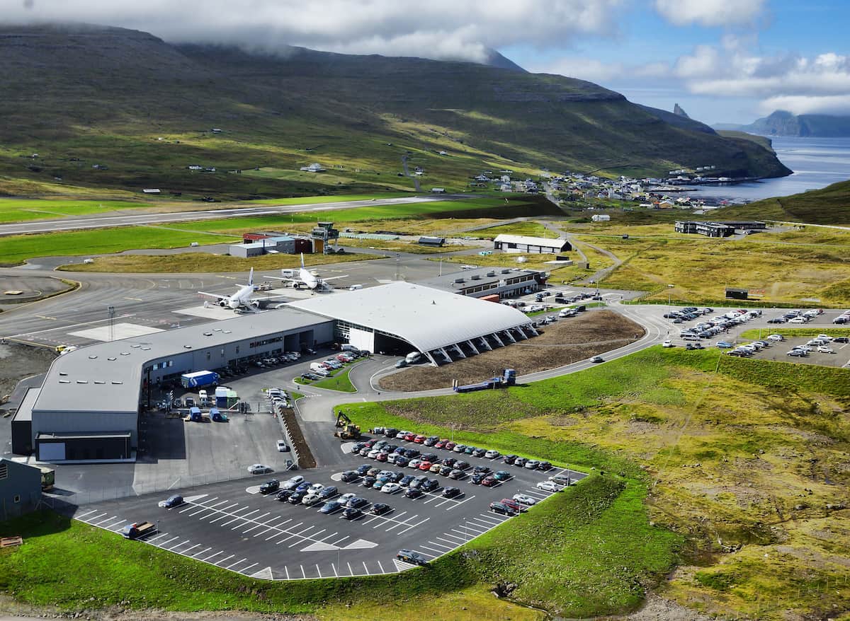 Международный аэропорт Вагар у озера Сёрвогсватн на Фарерских островах