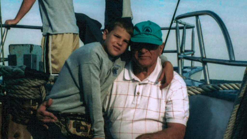 Натан со своим дедом Джоном Чакалосом