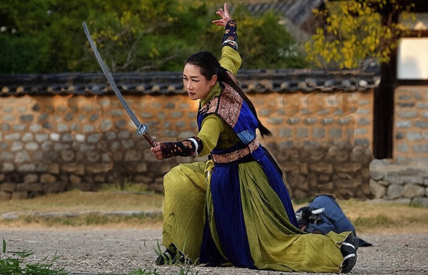 Онна-бугэйся &mdash; женщины-воины феодальной Японии, раскрашенное историческое фото