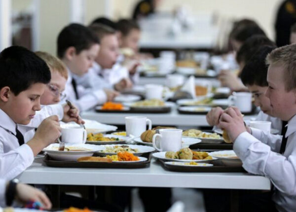 Вкус ностальгии: как изменились школьные обеды за 50 лет