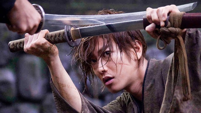 Портрет самурая с катаной в фильме