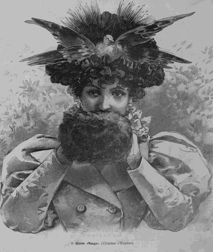 Женщина в шляпе с целым чучелом райской птицы и длинными хвостовыми перьями сидит в профиль