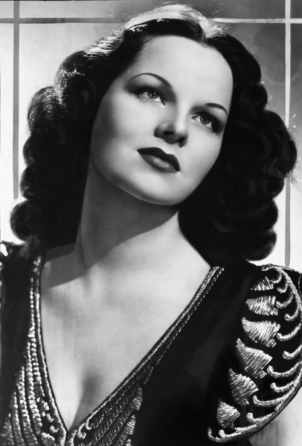 Вирджиния Хилл в элегантном платье гламурное фото