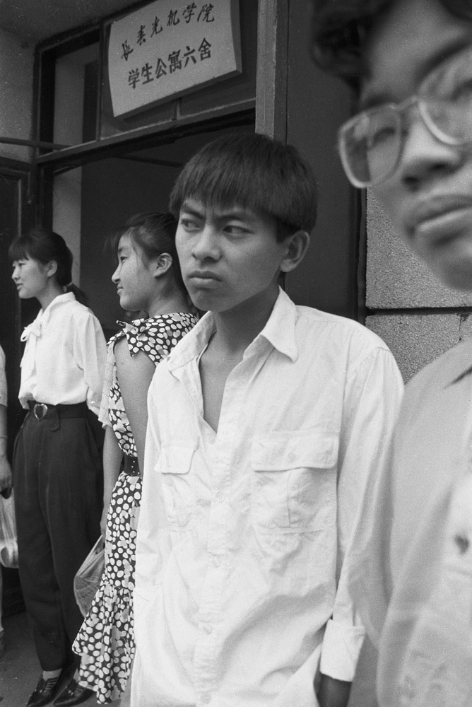 Оценивающий взгляд Цай Тяньцзо в первые дни учёбы, Чжао Ган (Zhao Gang), 1992