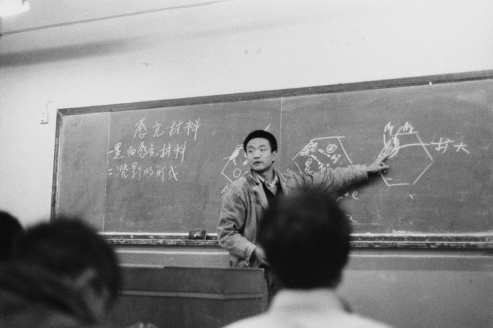 Чжао Ган проводит урок в ассоциации фотографов университета