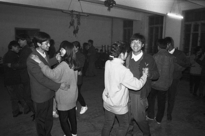 Первая дискотека на кампусе в объективе Чжао Гана (Zhao Gang), 1992