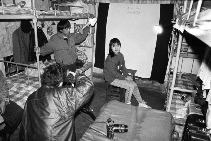 Фотосессия в общежитии студентов, Чжао Ган, 1994