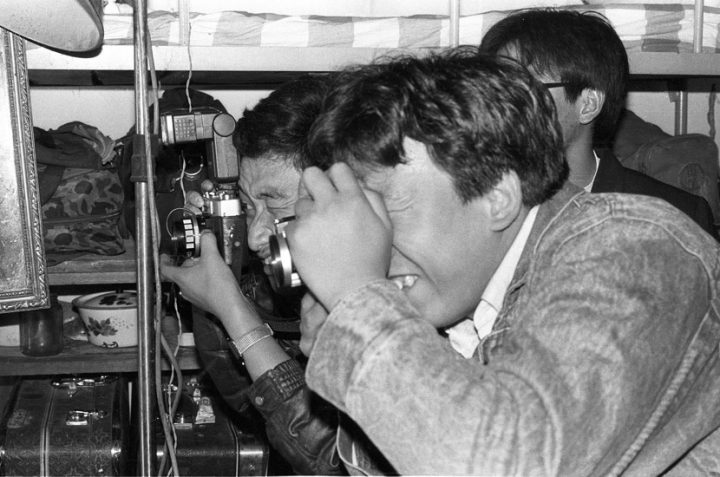 Ещё одна фотосессия в общежитии от Чжао Гана (Zhao Gang), 1994