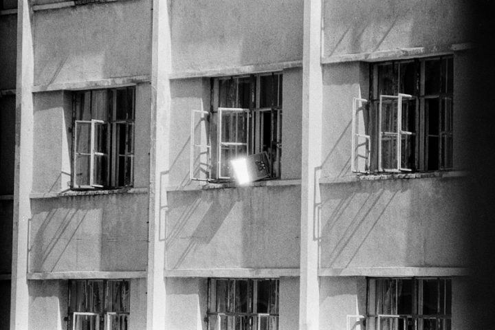 Солнечные зайчики от зеркала студенток, 1995