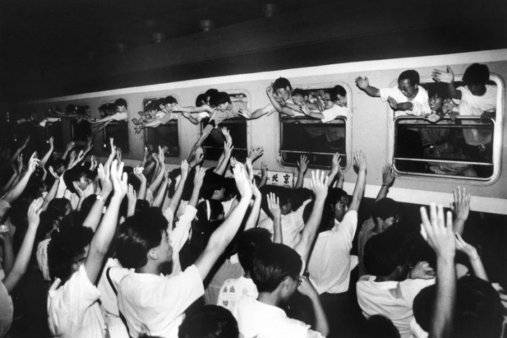 Прощание на вокзале в хронике Чжао Гана (Zhao Gang), 1994