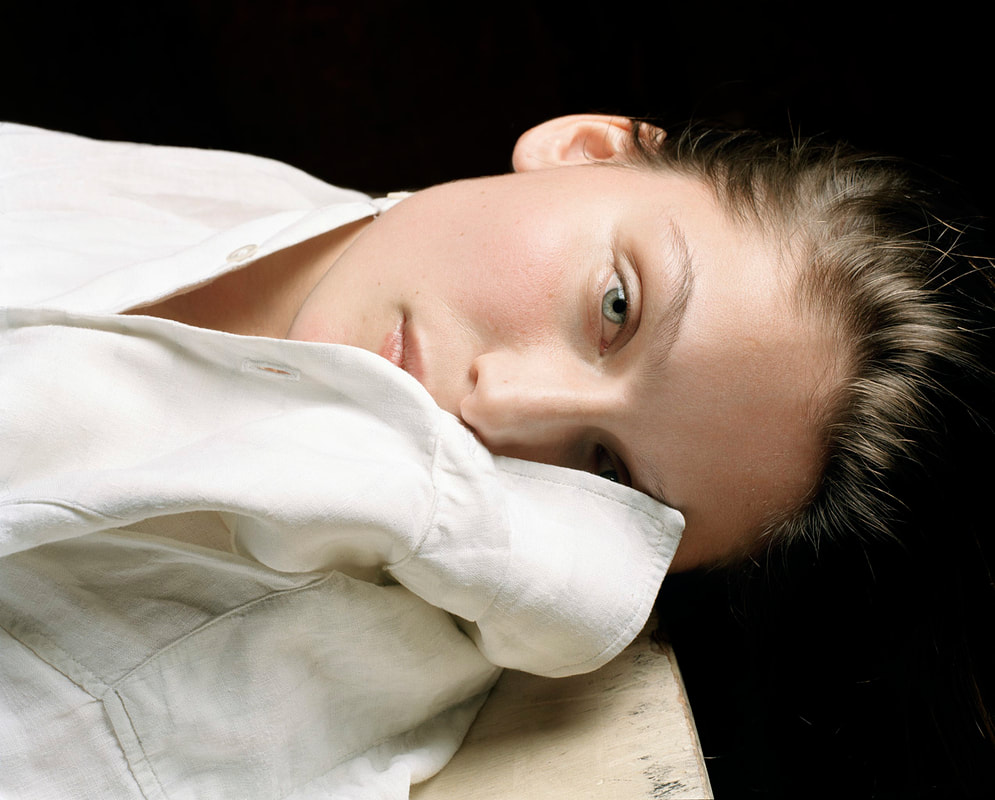 Летиция Каста на чувственной фотосессии авторства Стефана Кутелля