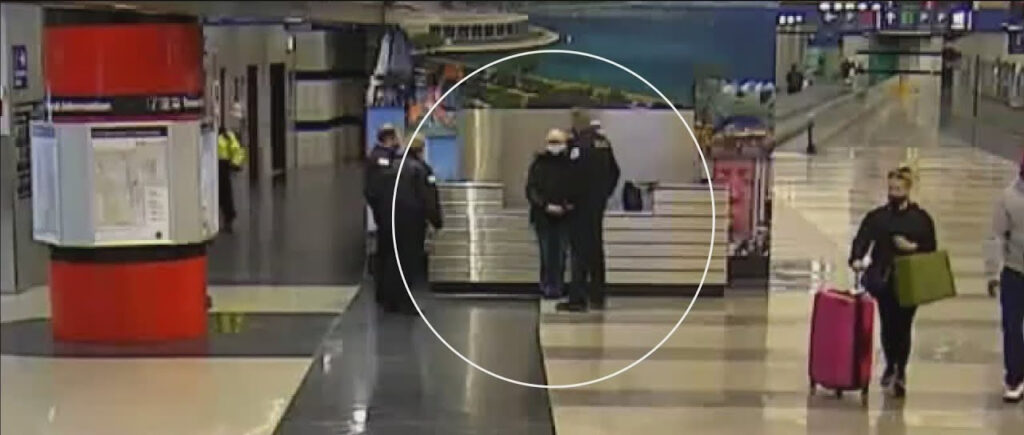 Арест серийной безбилетницы Marilyn Hartman в аэропорту Чикаго О'Хара