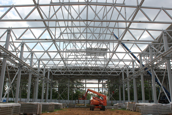 Как устроен металлический каркас для зданий из сэндвич-панелей
