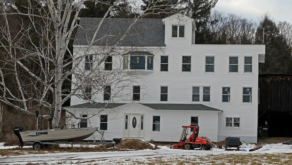 Дом семьи Карман в штате Вермонт, где погиб Джон Чакалос