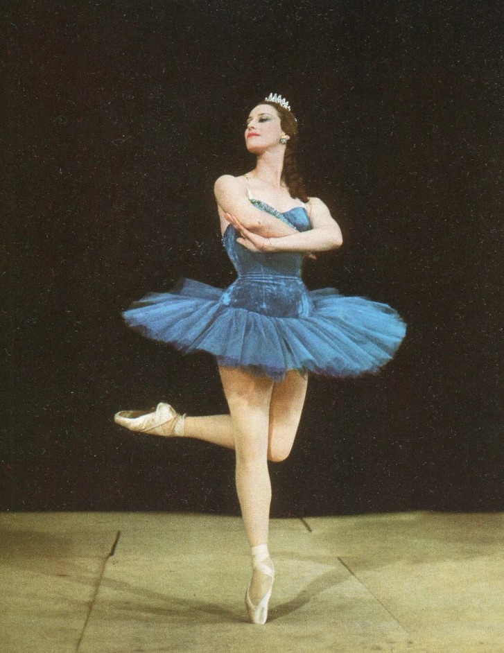 Майя Плисецкая в классическом образе на сцене Большого театра