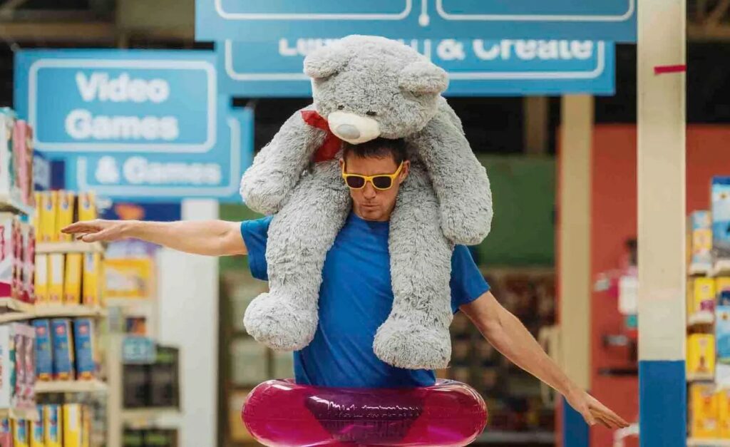 Кадр из фильма «Грабитель с крыши» (Roofman)