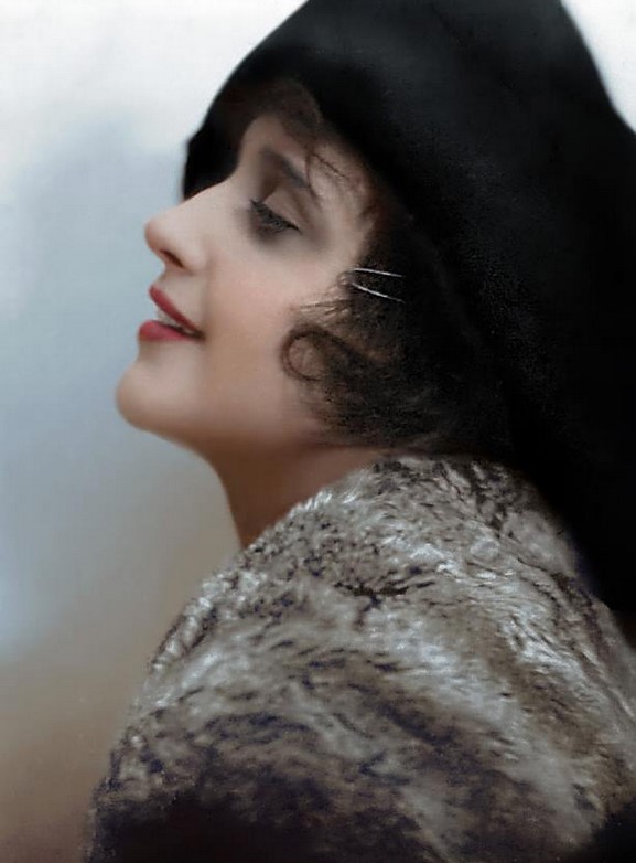 Королева немого экрана Вера Холодная вечный образ русской красавицы