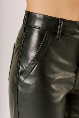 Как правильно стирать кожаные брюки