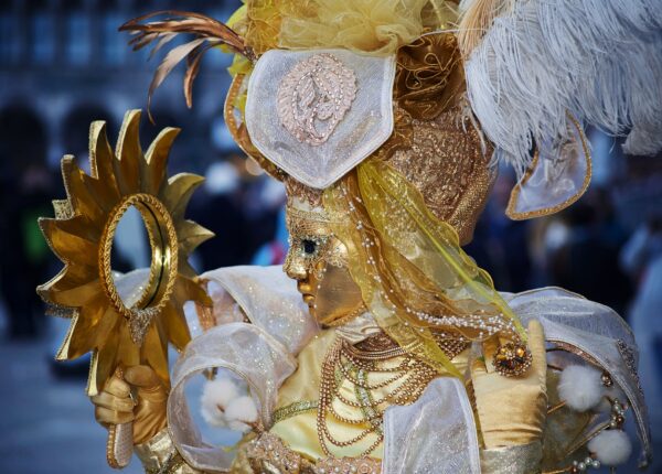 Город, который позирует: Венеция в дни большого карнавала