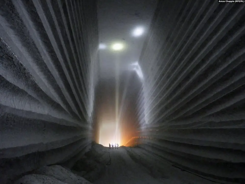 Соляная шахта в Соледаре, вид на огромные подземные залы