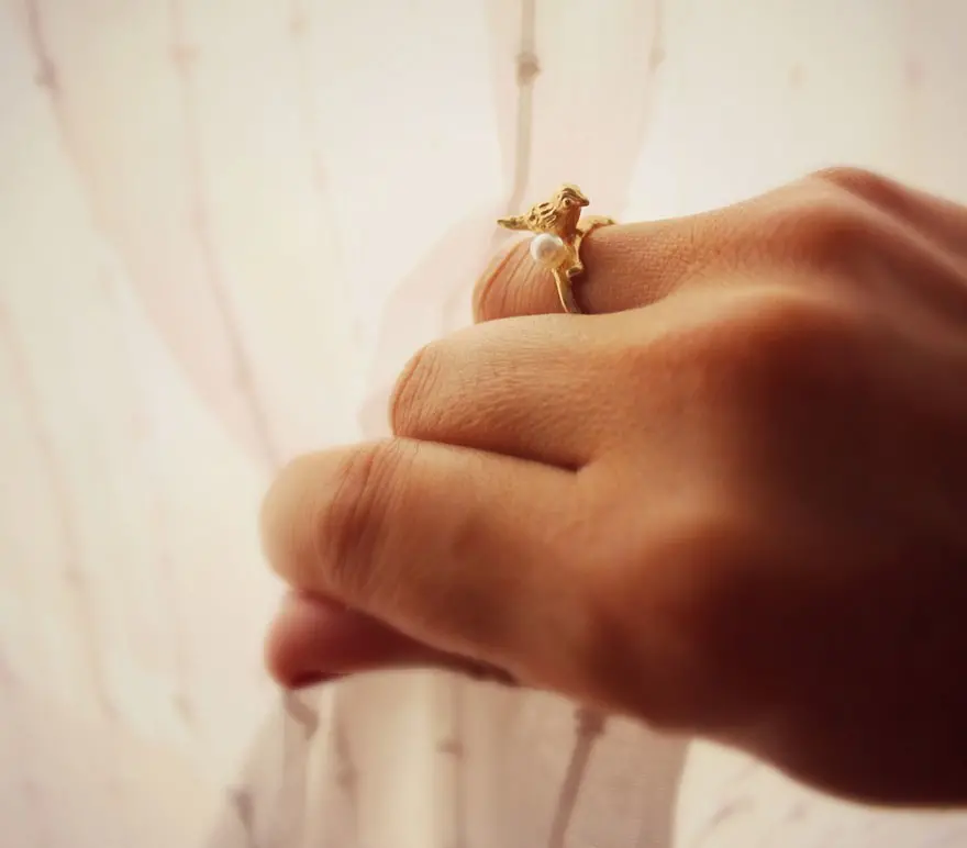 Нежное кольцо-украшение в виде птички