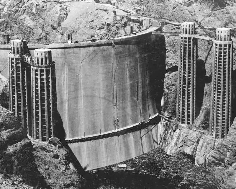 Редкий исторический снимок задней части плотины Гувера (Hoover Dam), 1936 год