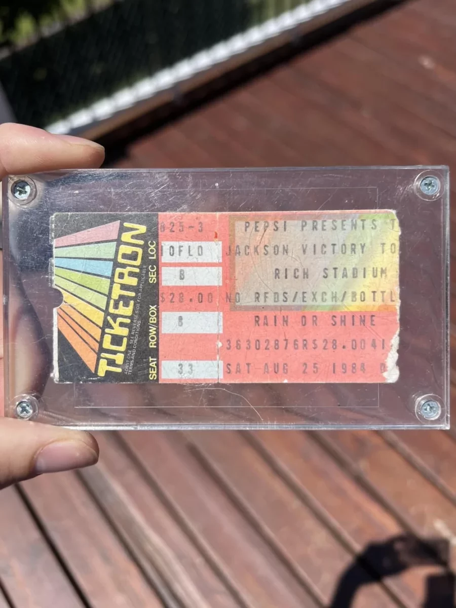 Билет на концерт Майкла Джексона 1984 год тур Victory музейный артефакт
