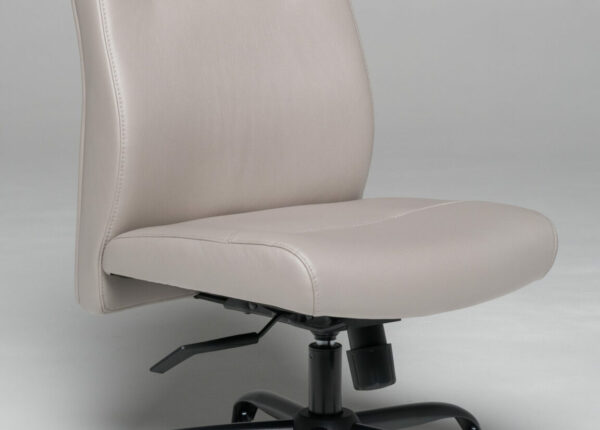 Как правильно настроить офисное кресло под себя: пошаговое руководство