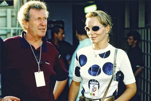 Портрет французского миллиардера Робера Луи-Дрейфуса (Robert Louis-Dreyfus) и его русской жены